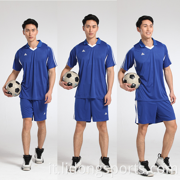 Blank Wholesale Nuovo design Design Soccer Jersey Sublimation Stampare uniformi da calcio personalizzate maglietta con logo